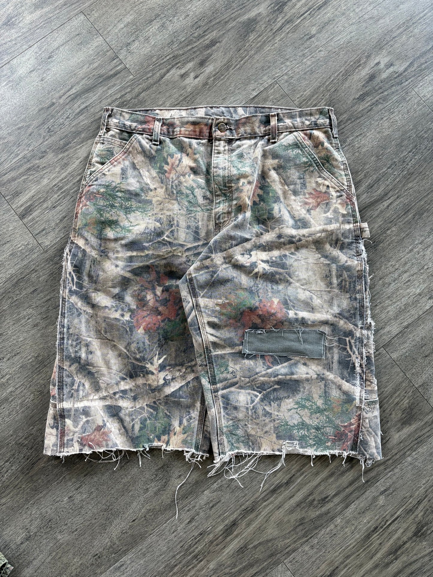 Vintage RealTree Carpenter Capri faded